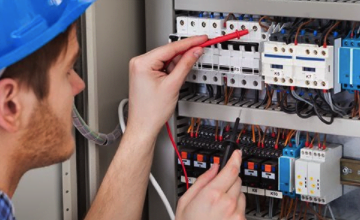 Importanța unui electrician în industrie
